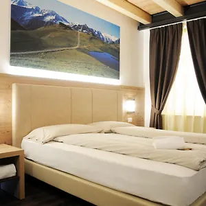 Hotel Touring & ***